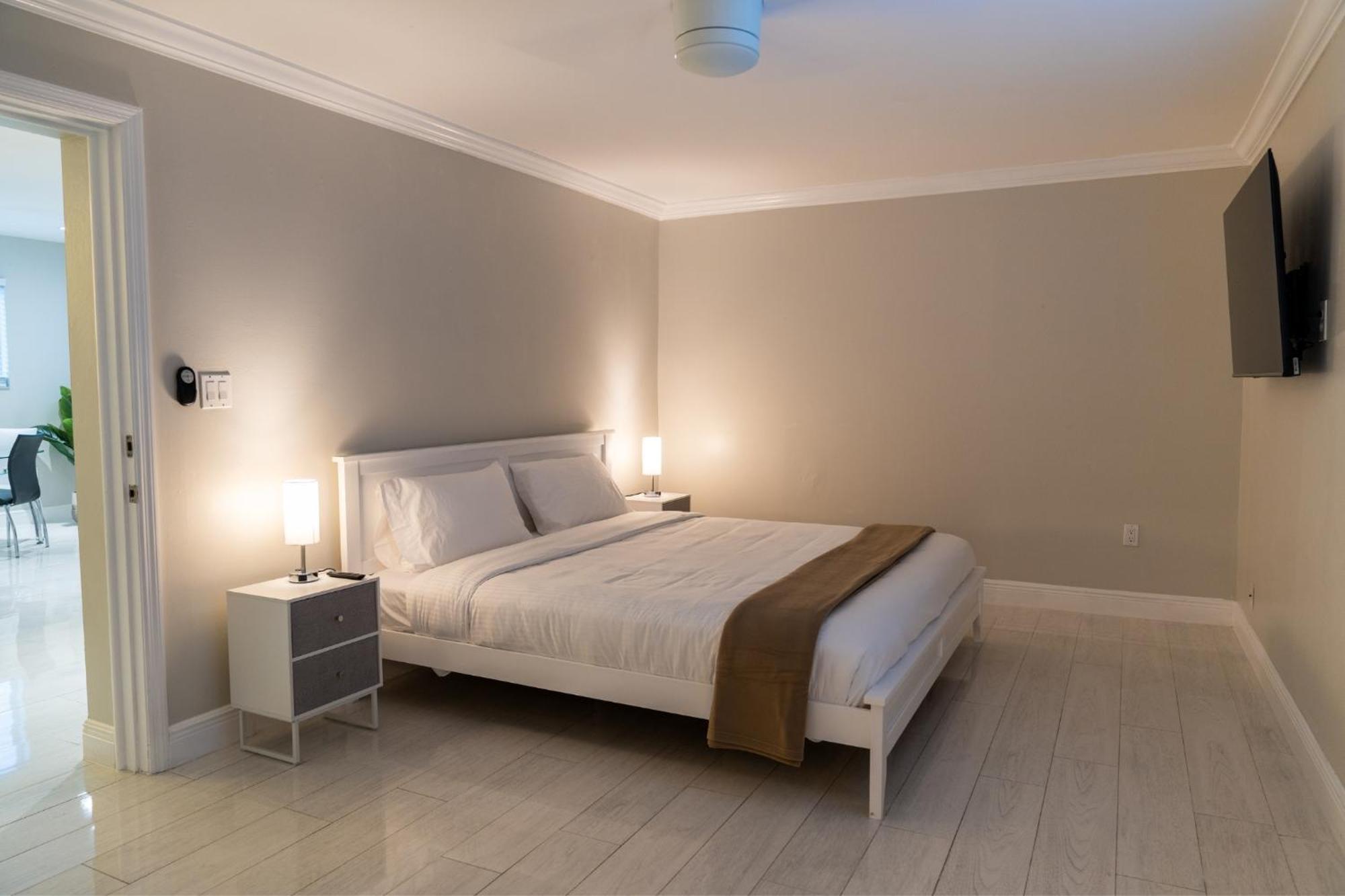 Сasa de vacaciones Riverside Luxury Retreat 3b ,3ba Next To Downtown *