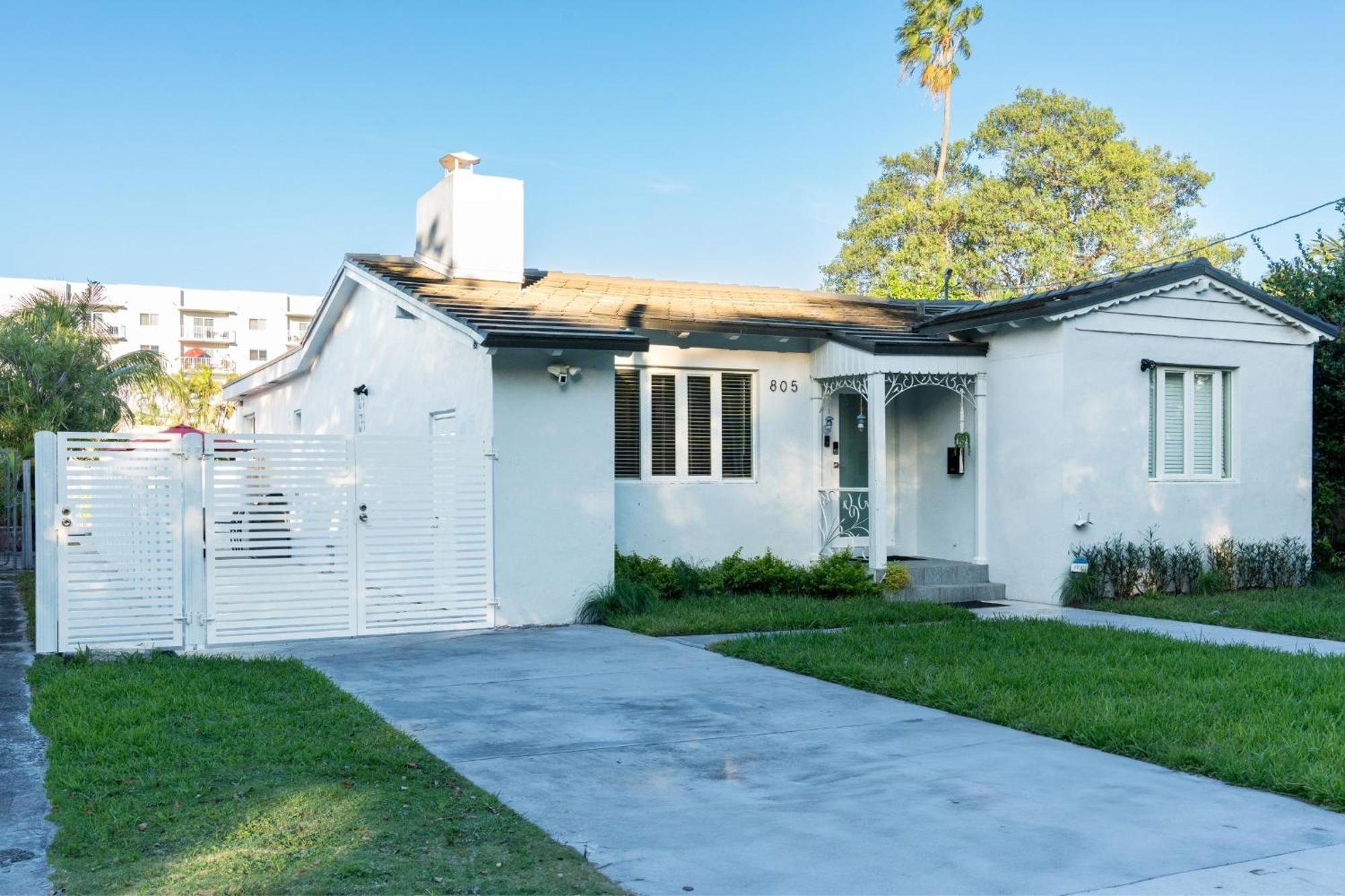Riverside Luxury Retreat 3b ,3ba Next To Downtown Сasa de vacaciones